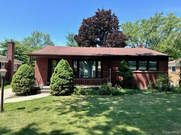 8429 Whitefield St, Dearborn Heights, MI 48127