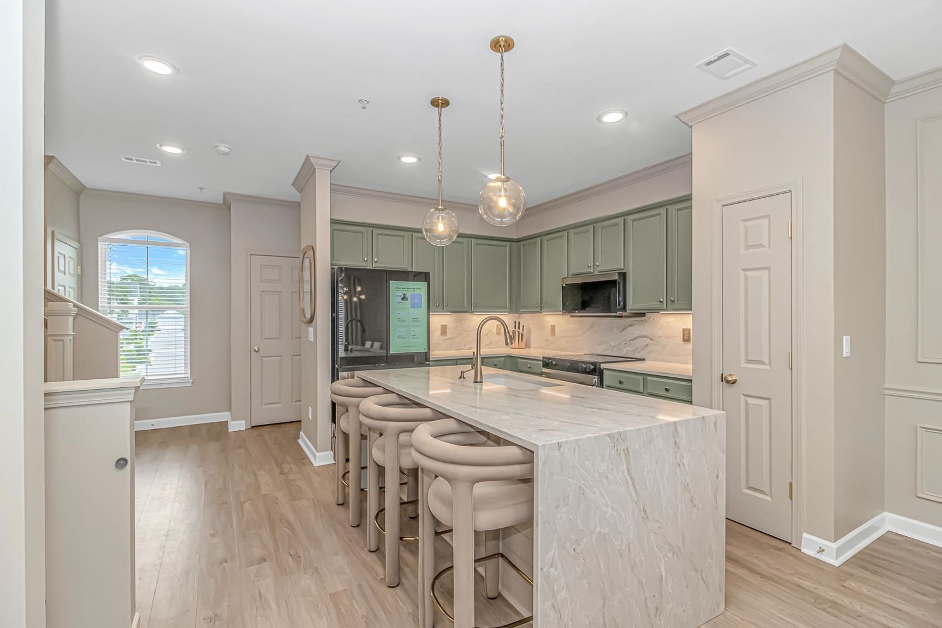 2798 Howard Ave. Photo 10