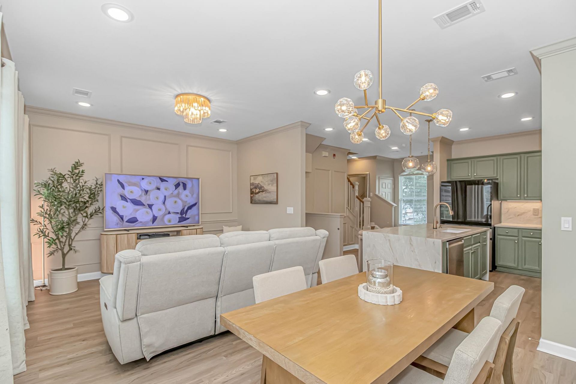 2798 Howard Ave. Photo 13