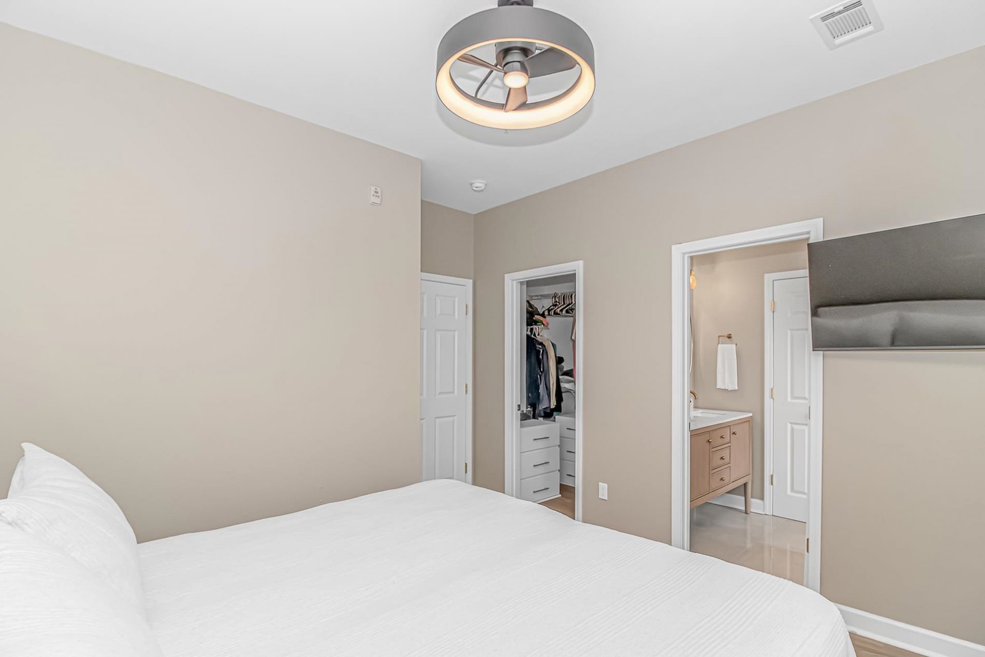 2798 Howard Ave. Photo 24