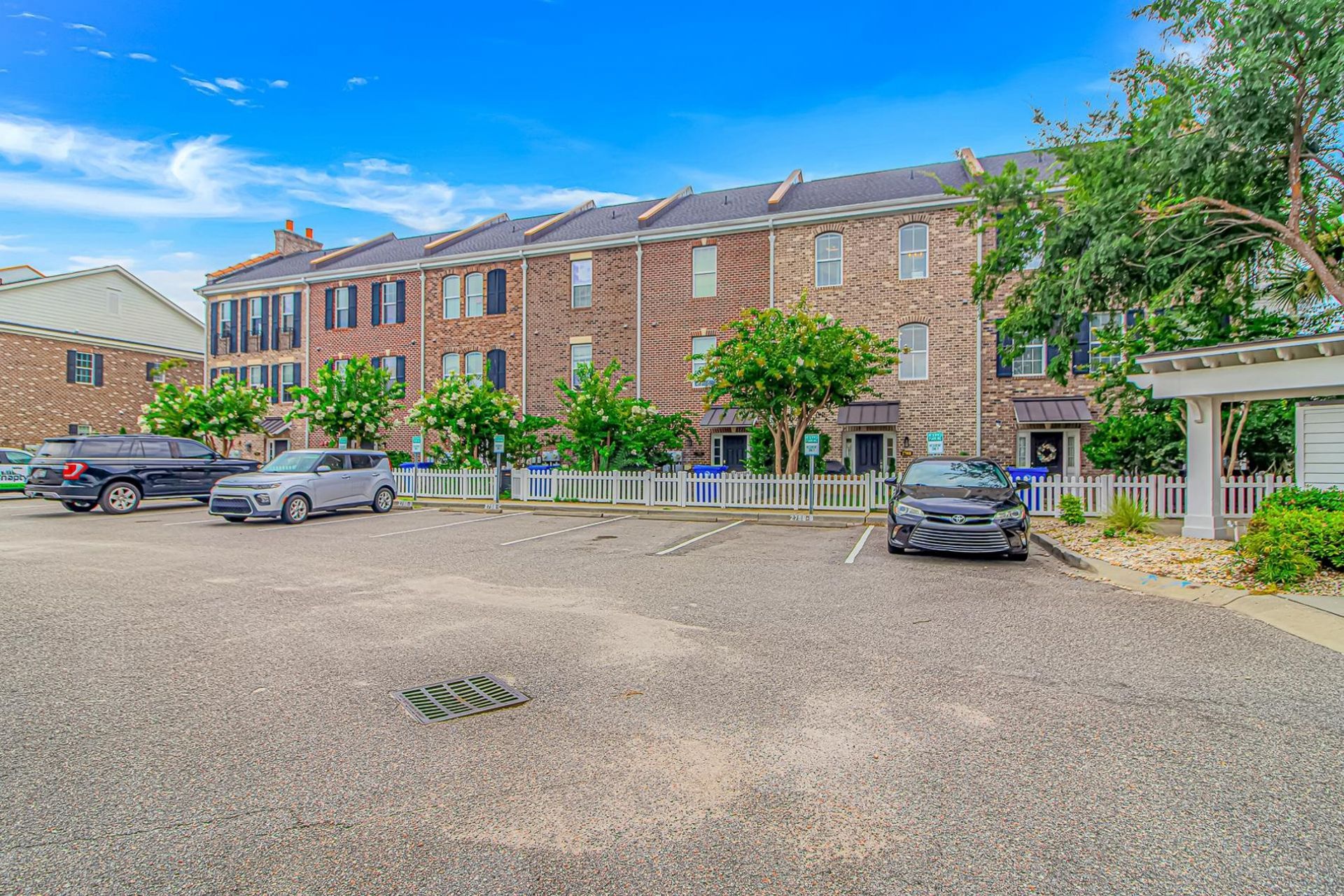 2798 Howard Ave. Photo 32