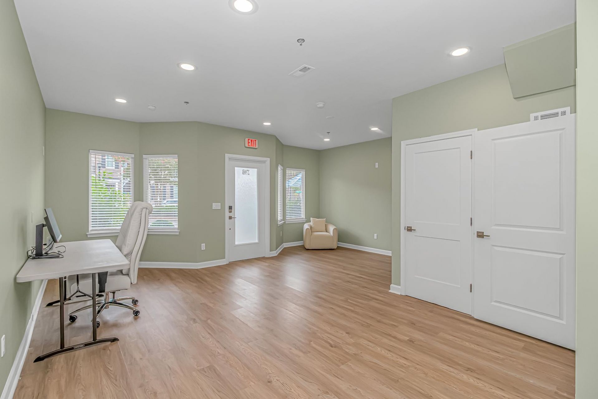 2798 Howard Ave. Photo 5