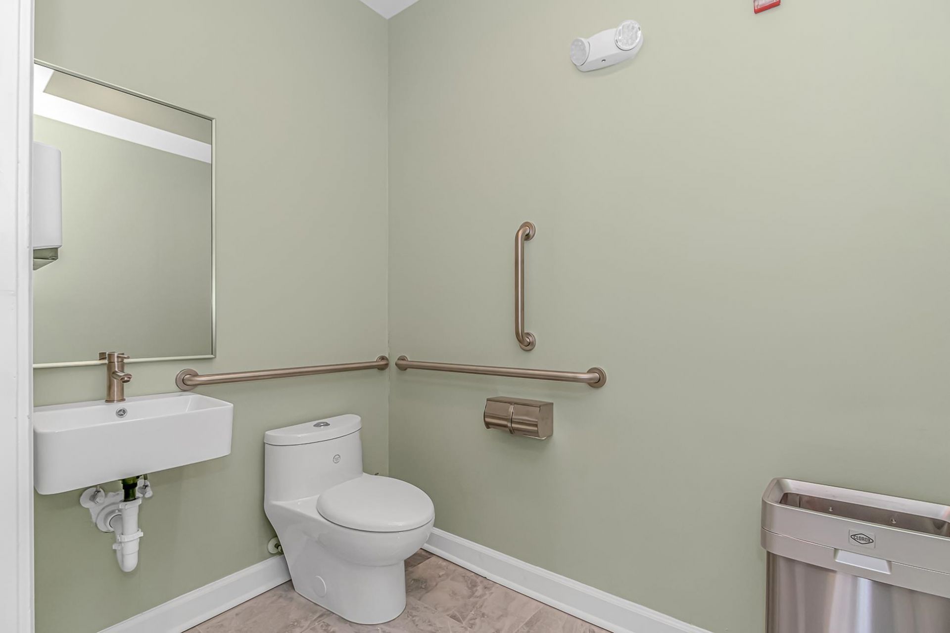 2798 Howard Ave. Photo 6