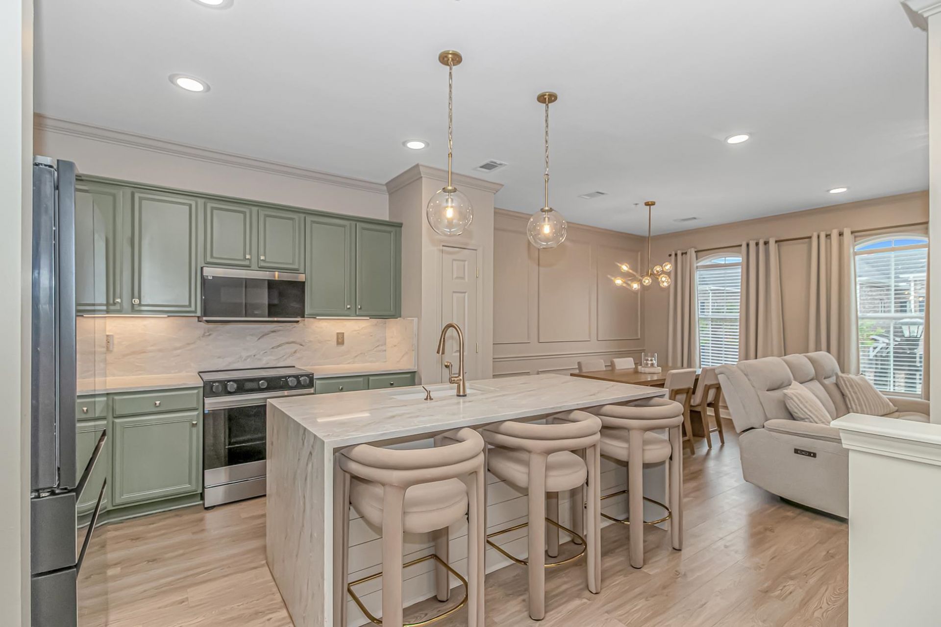 2798 Howard Ave. Photo 8