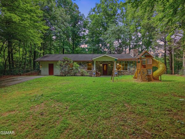 220 Seaton Drive , Gatlinburg, TN 37738