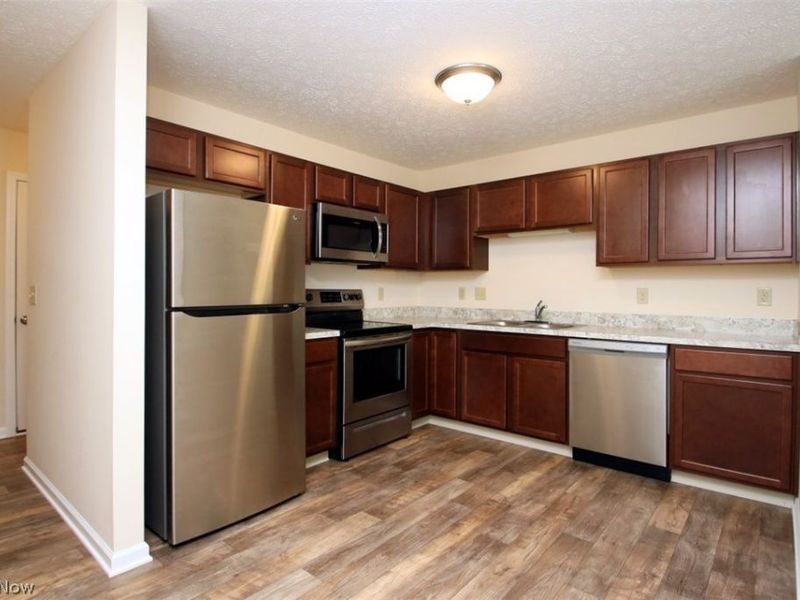 33160 Beverly Lane , Avon Lake, OH 44012 Photo 3