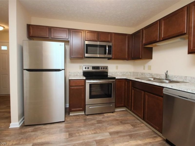 33160 Beverly Lane , Avon Lake, OH 44012 Photo 5