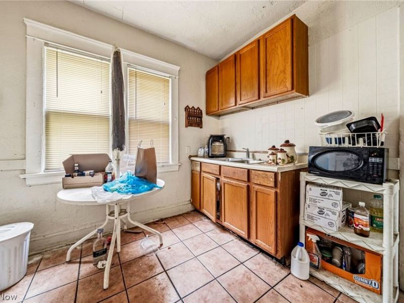 9602 Adams Avenue, Cleveland, OH 44108 Photo 12