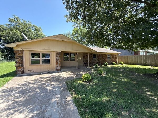 402 S Osage Avenue , Beggs, OK 74421