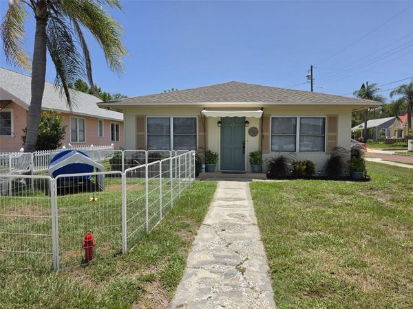 121 BAY STREET , TARPON SPRINGS, FL 34689