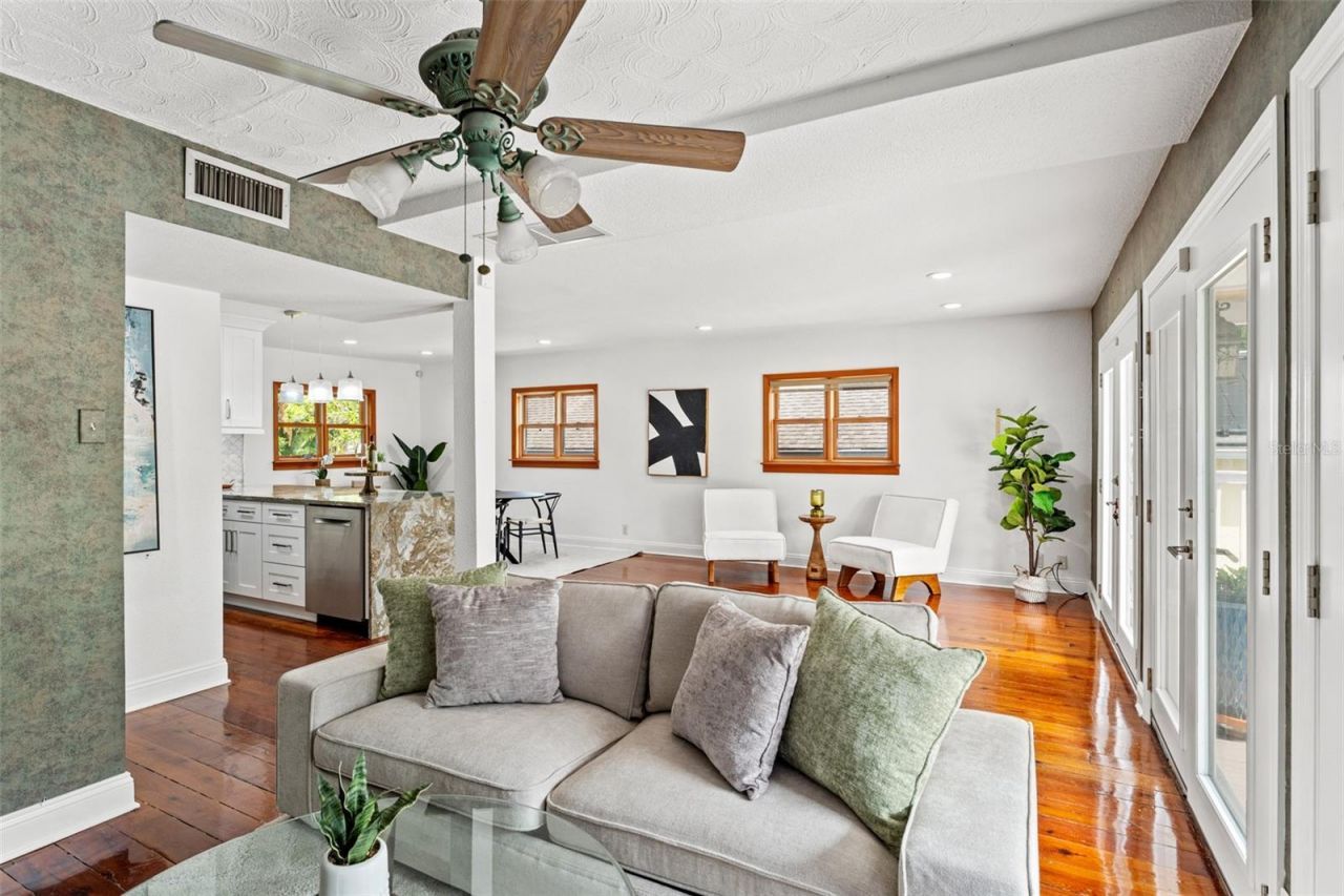 906 W Henry Avenue, Tampa, FL 33604 Photo
