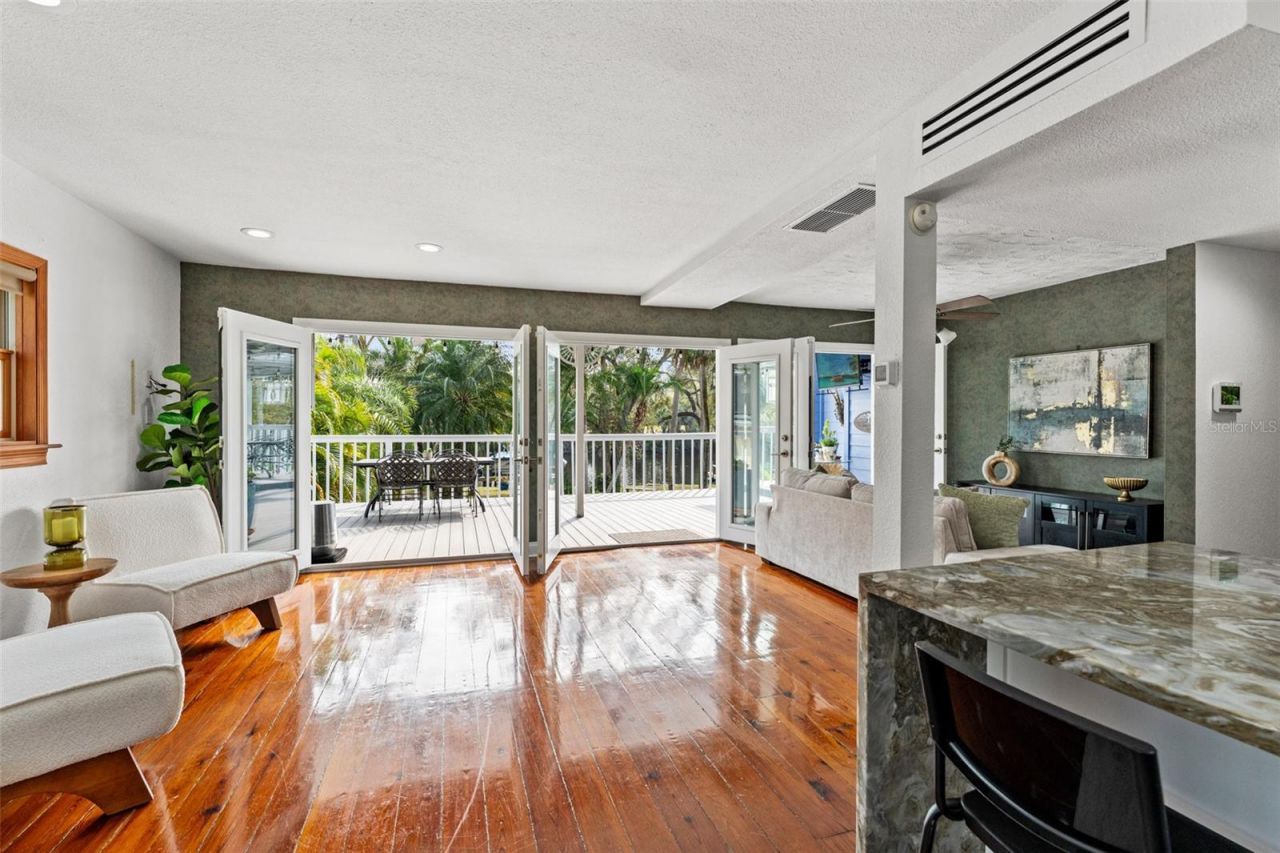 906 W Henry Avenue, Tampa, FL 33604 Photo