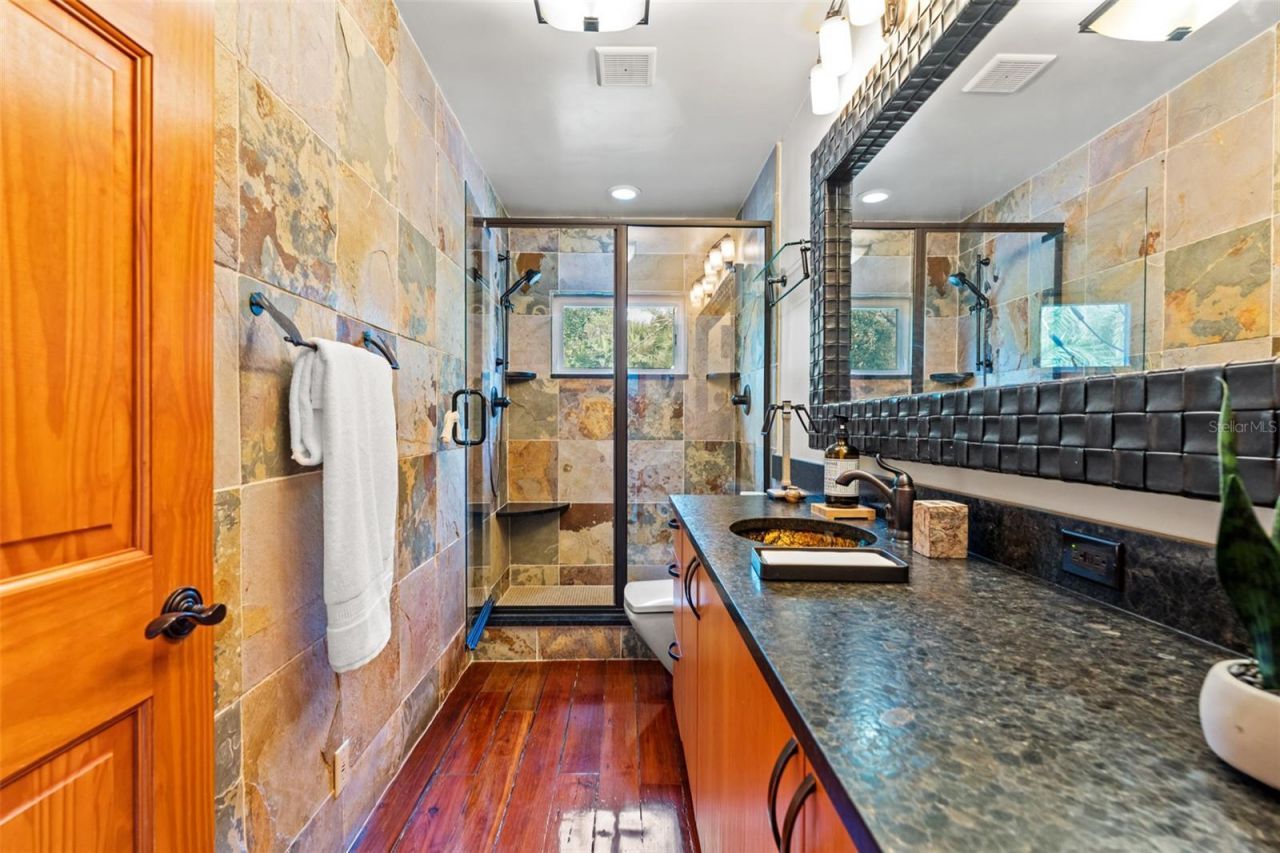 906 W Henry Avenue, Tampa, FL 33604 Photo