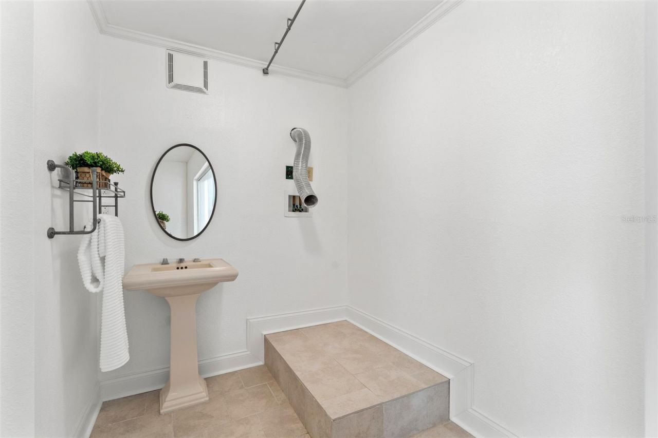 906 W Henry Avenue, Tampa, FL 33604 Photo