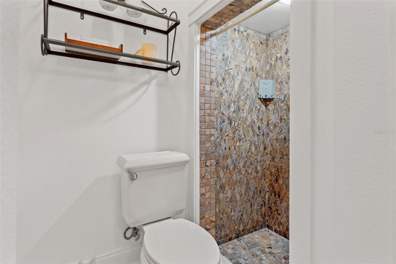 906 W Henry Avenue, Tampa, FL 33604 Photo
