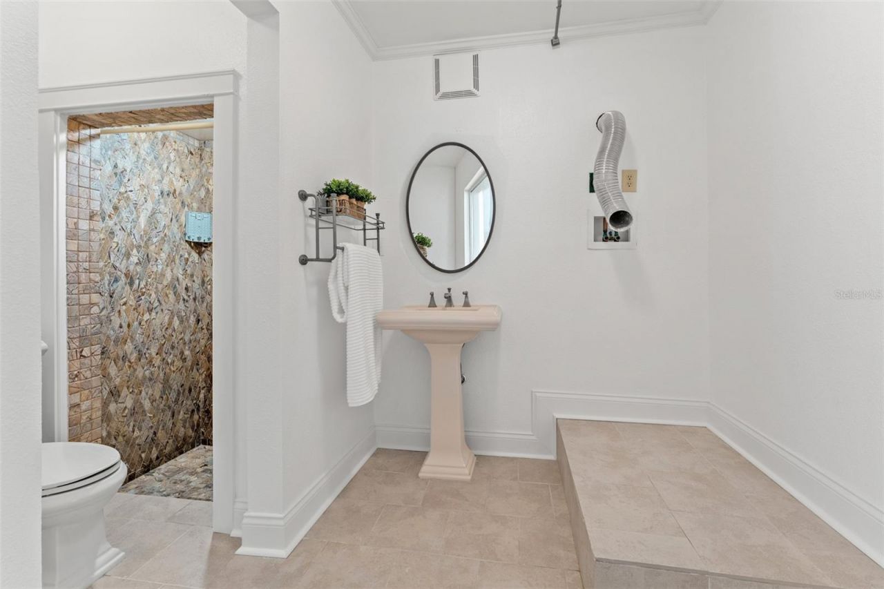 906 W Henry Avenue, Tampa, FL 33604 Photo