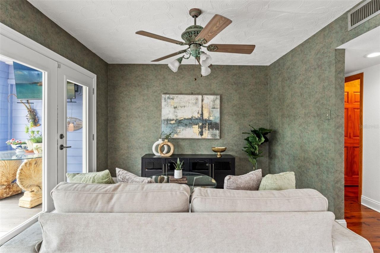 906 W Henry Avenue, Tampa, FL 33604 Photo