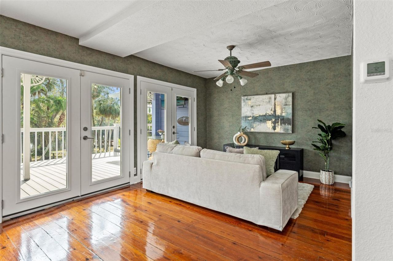 906 W Henry Avenue, Tampa, FL 33604 Photo