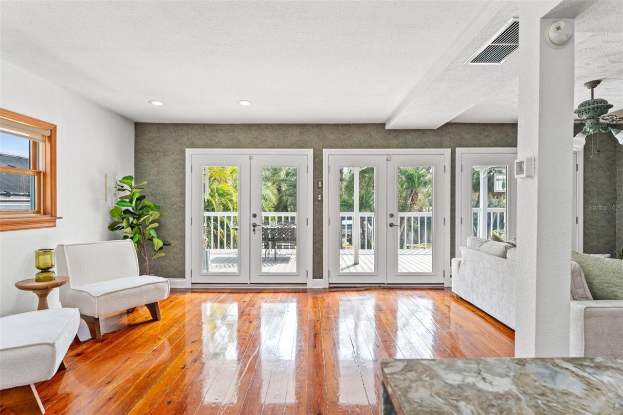 906 W Henry Avenue, Tampa, FL 33604 Photo