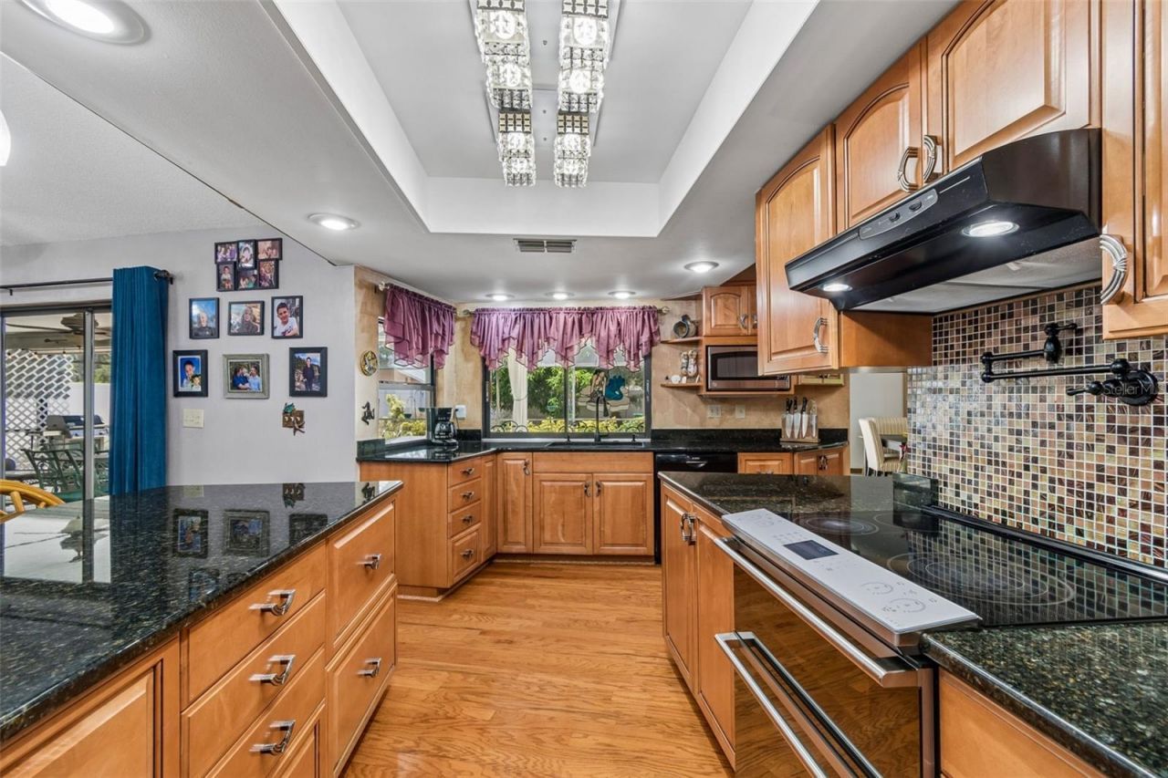 2781 Valencia Lane W, Palm Harbor, FL 34684 Photo