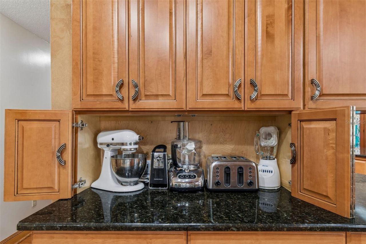 2781 Valencia Lane W, Palm Harbor, FL 34684 Photo