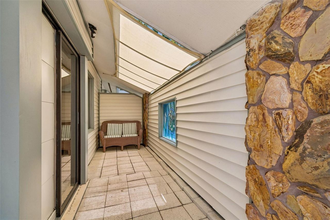 2781 Valencia Lane W, Palm Harbor, FL 34684 Photo