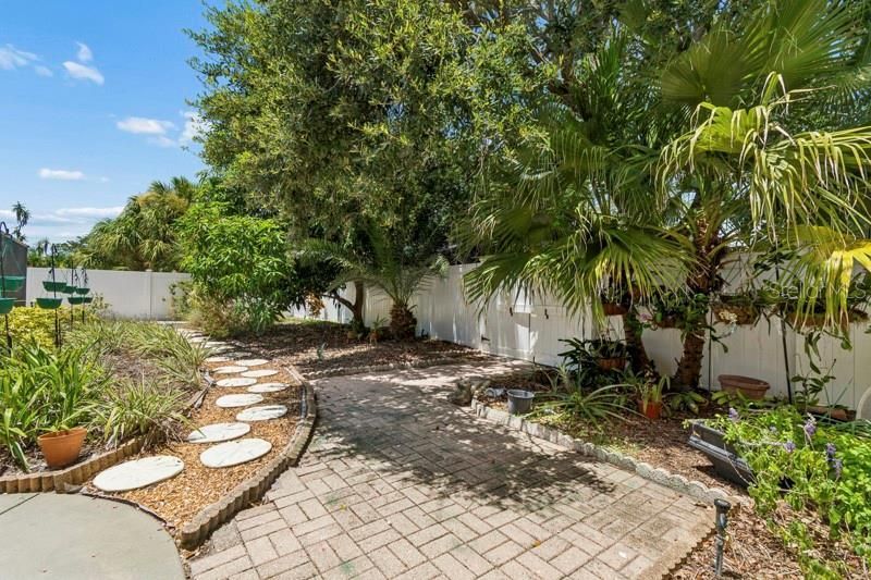 2781 Valencia Lane W, Palm Harbor, FL 34684 Photo
