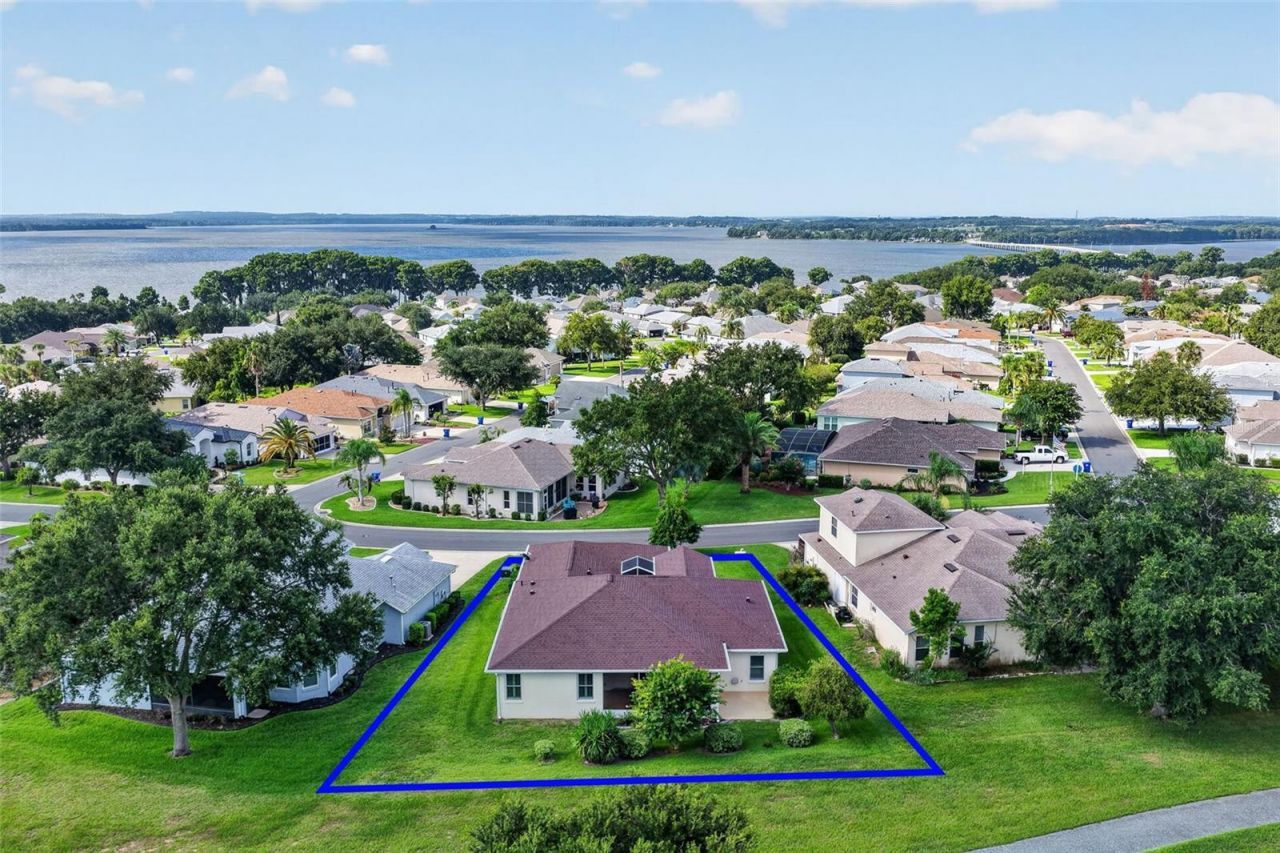 5809 Bounty Circle , Tavares, FL 32778 Photo