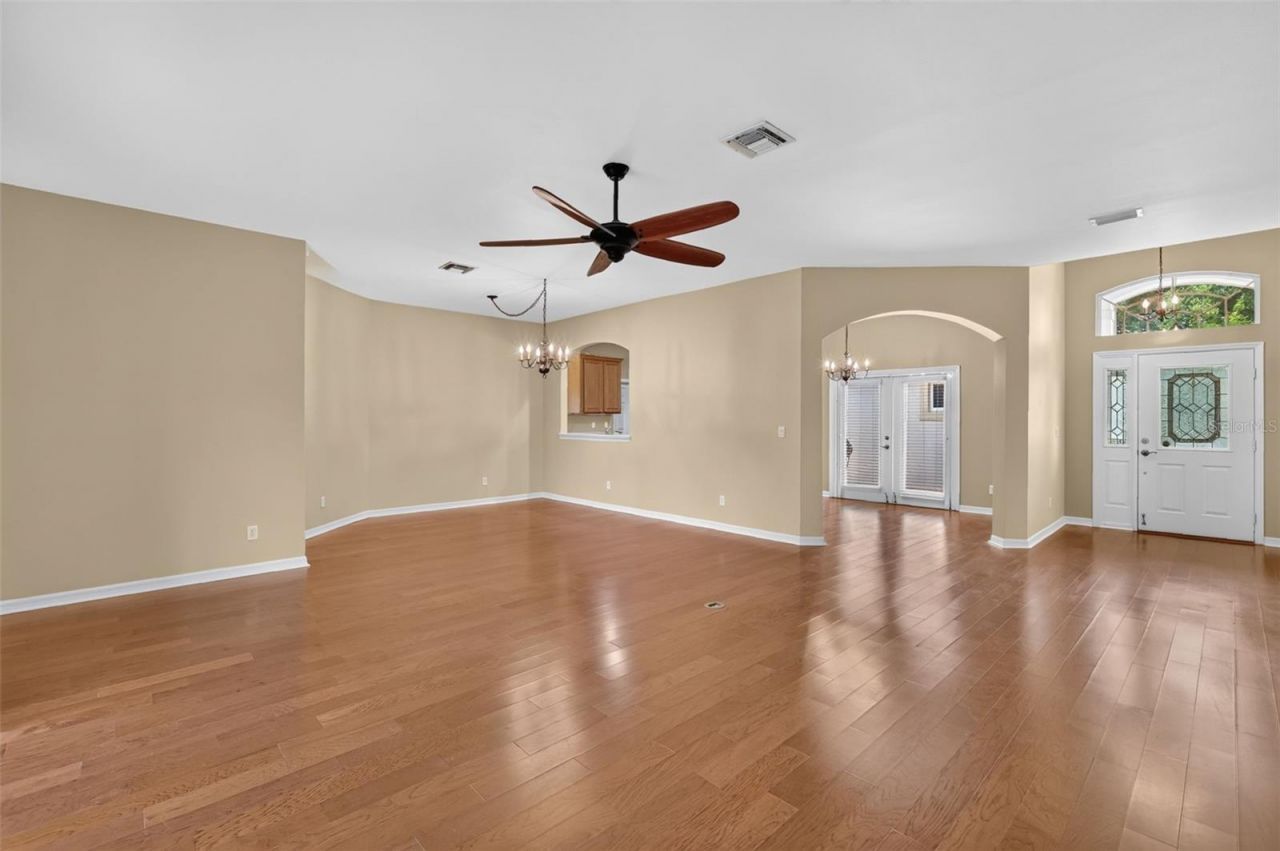 5809 Bounty Circle , Tavares, FL 32778 Photo