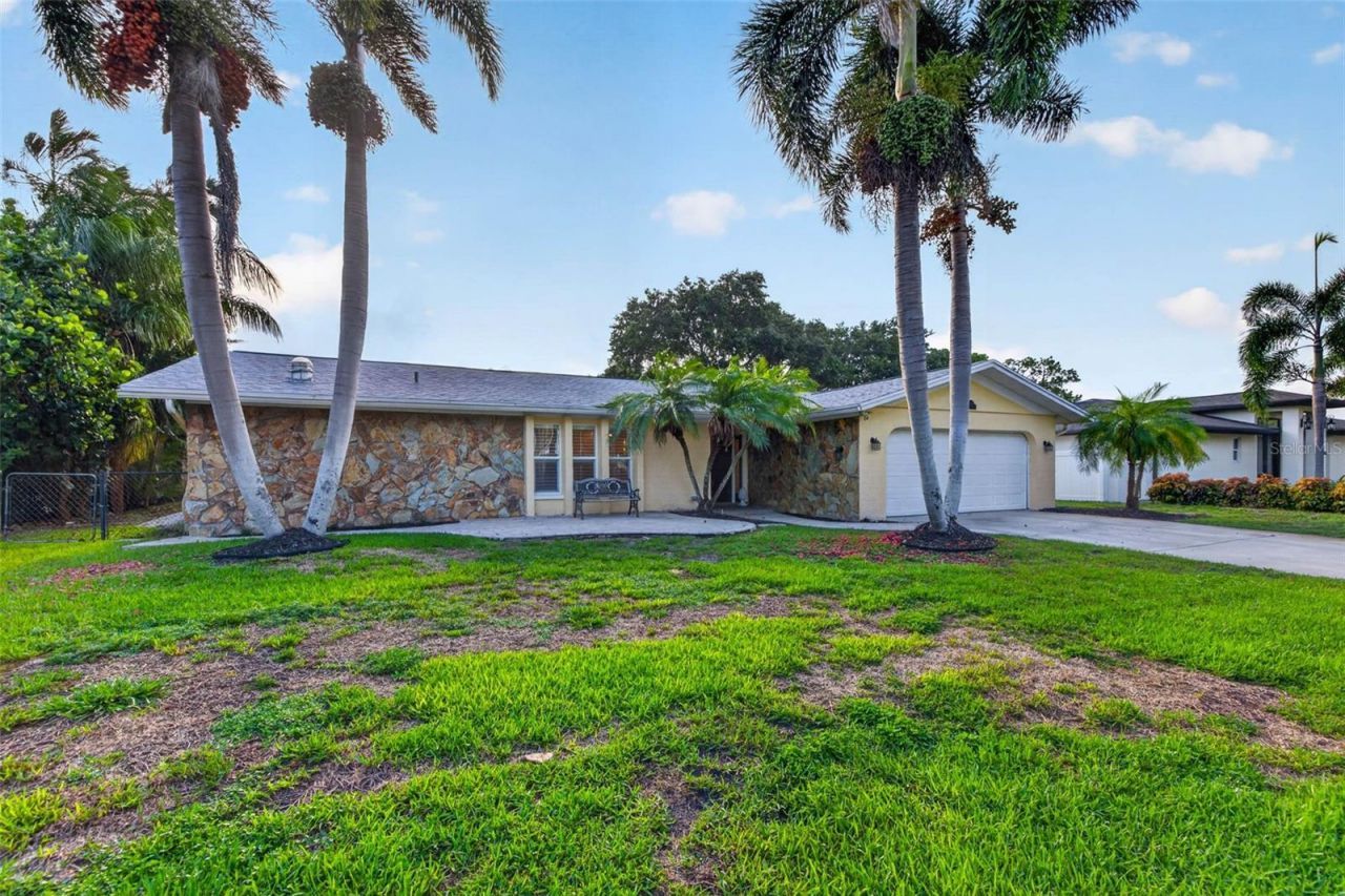 6390 Burning Tree Drive, Seminole, FL 33777 Photo