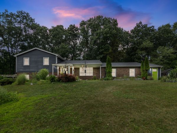 3950 Queen Oaks Drive, Chelsea, MI 48118