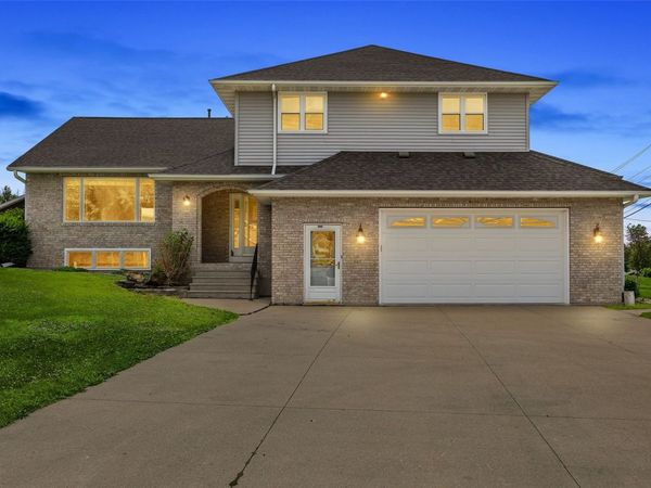 1370 Wiley Boulevard NW, Cedar Rapids, IA 52405