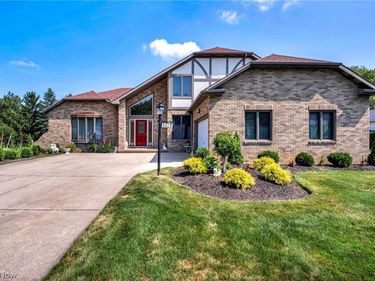 6229 Kenarden Drive, Highland Heights, OH 44143