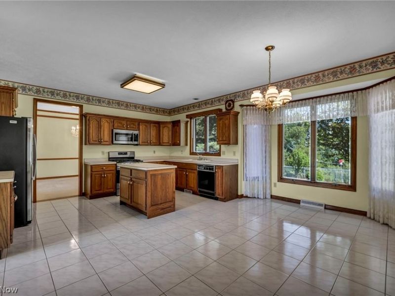 6229 Kenarden Drive, Highland Heights, OH 44143 Photo 8