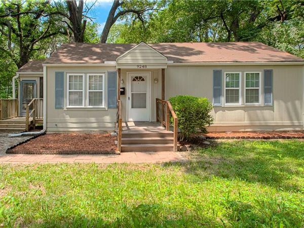 9248 McGee Street, Kansas City, MO 64114