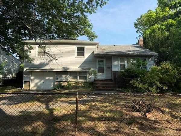 187 Thomas Powell Boulevard , Farmingdale, NY 11735
