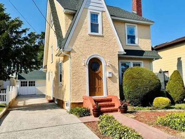 1424 Kiefer Avenue , Elmont, NY 11003