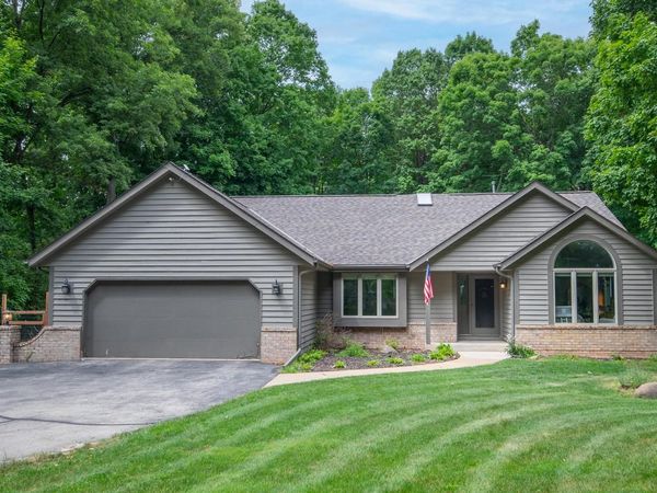 N64W33946 Lakeview DRIVE, Oconomowoc, WI 53066