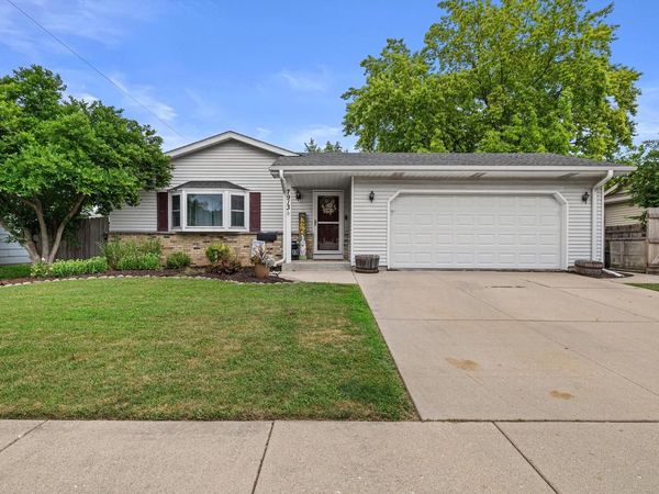 7913 48th AVENUE, Kenosha, WI 53142
