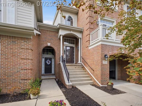 37576 Newburgh Park Circle , Livonia, MI 48152