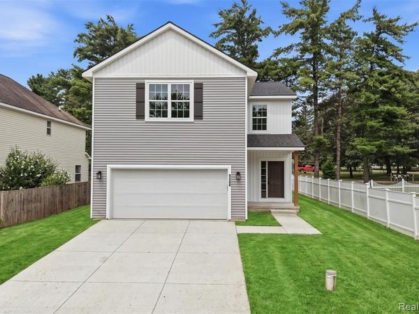 9400 Roland Drive , Hamburg Twp, MI 48116