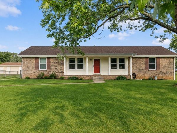 2233 Robin Dr , Clarksville, TN 37042