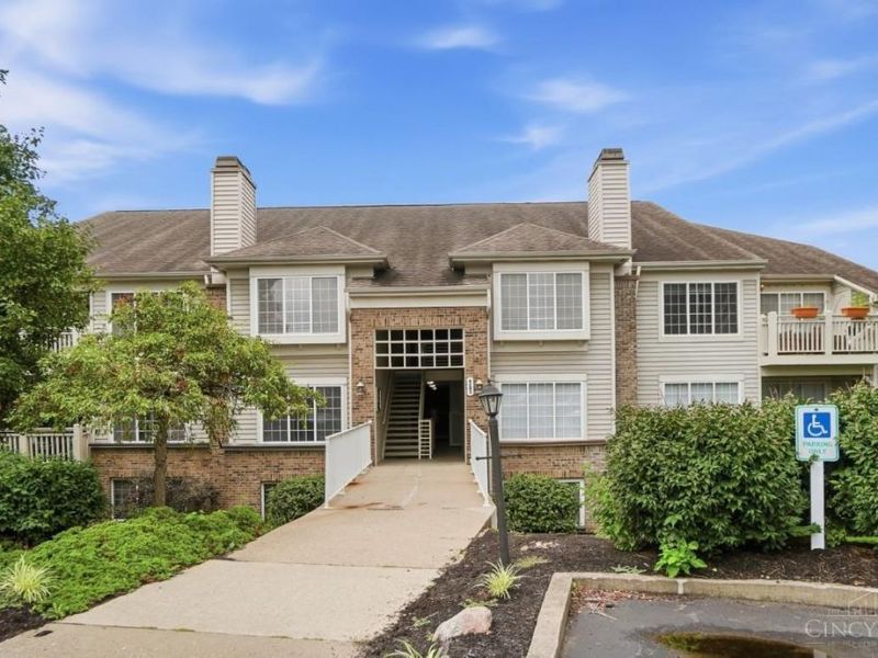 4281 Defender Drive, Unit 304, Colerain Township, OH 45252 Photo 2