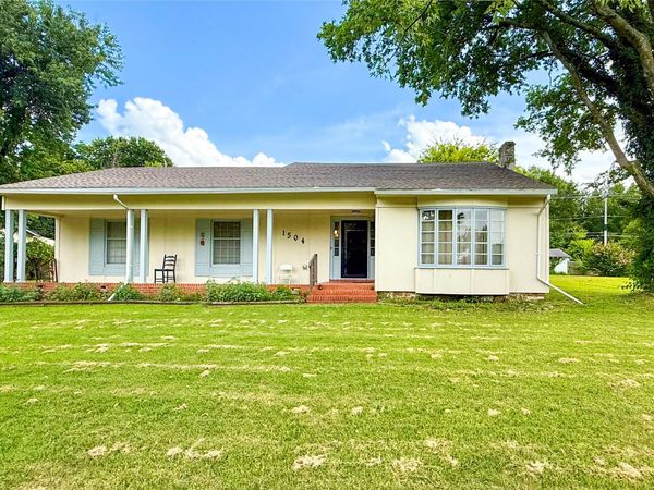 1504 E 7th Street , Okmulgee, OK 74447