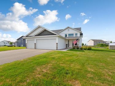 1220 Ivy Way, Faribault, MN 55021
