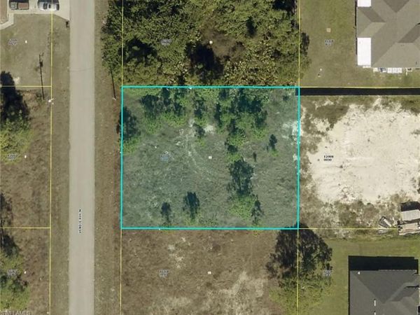 1404 Venice AVE N, LEHIGH ACRES, FL 33971