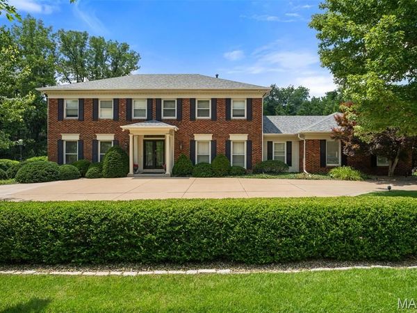 233 Brooktrail Court, Creve Coeur, MO 63141