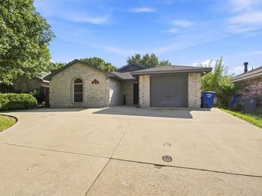 2534 Las Villas Avenue, Dallas, TX 75211