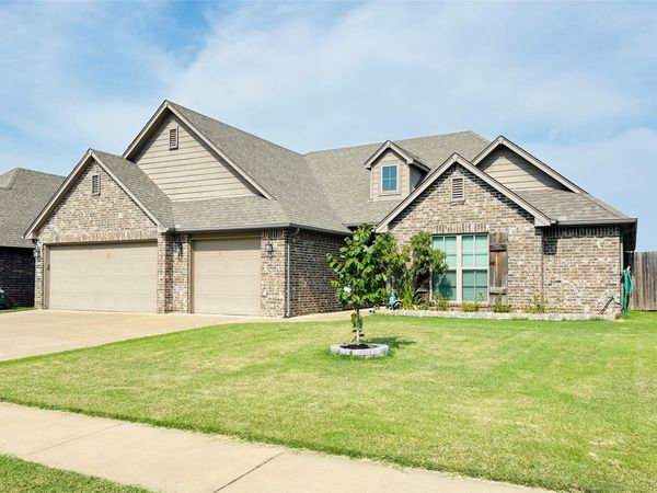 8111 N 75th East Avenue , Owasso, OK 74055