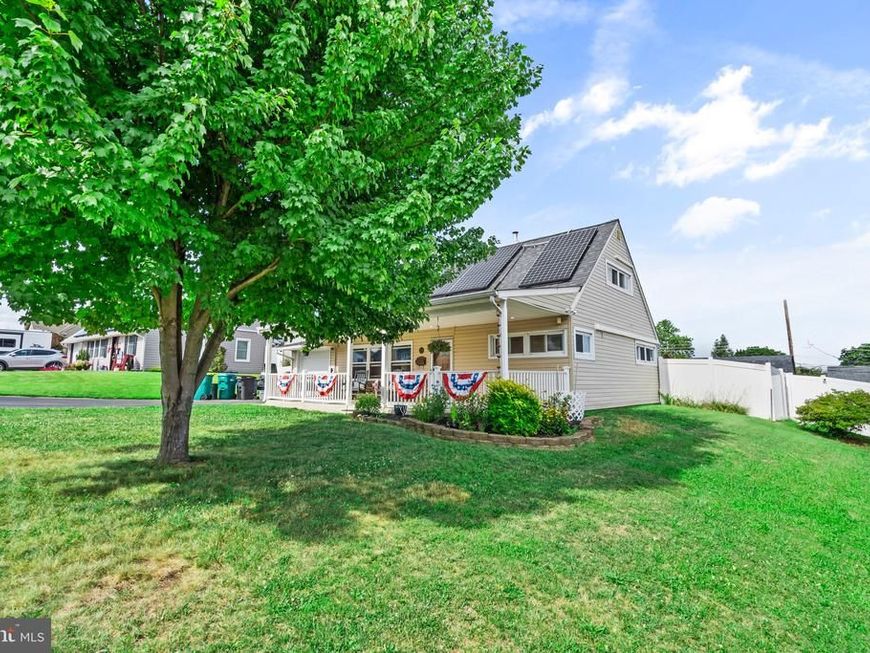 16 Canoebirch Road, Levittown, PA 19057 Main Photo